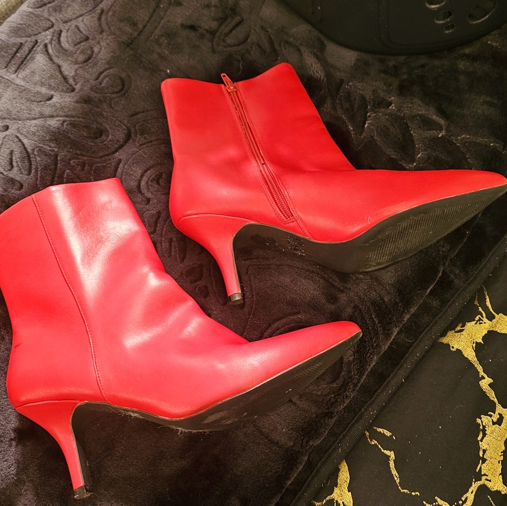 Red Heeled Boots with and Pointed Toe - Picture 3 of 4